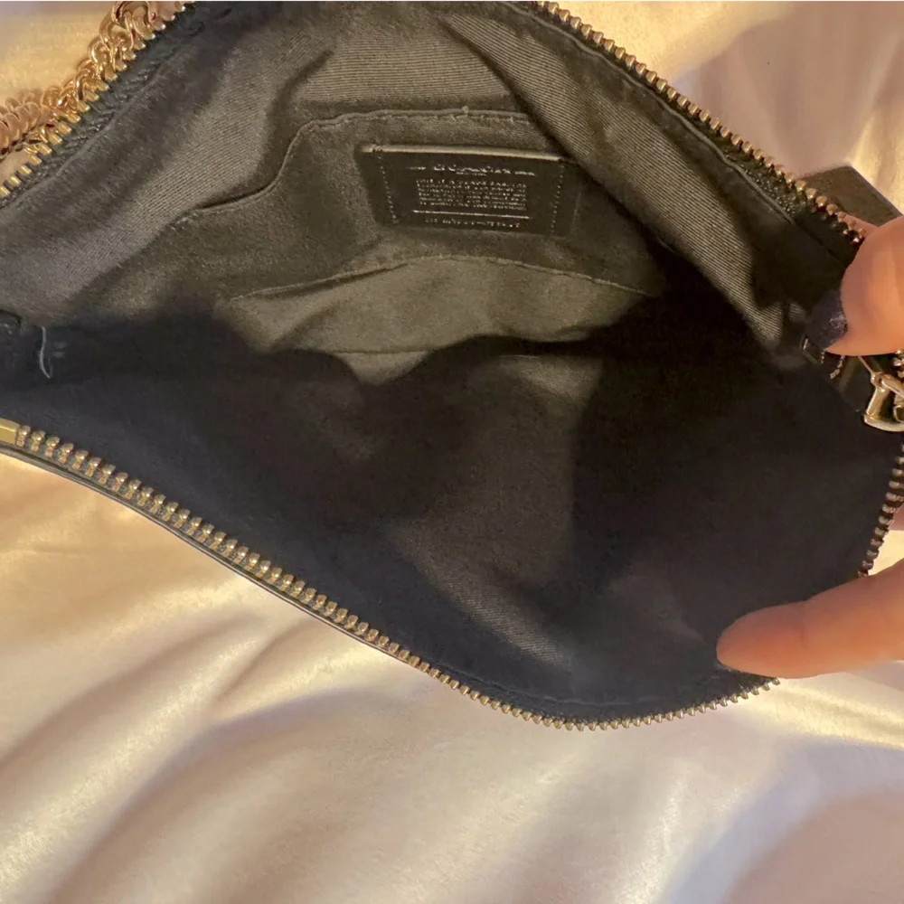 Coach Chain 2 Way Bag- wristlet and shoulder bag - Picture 5 of 10